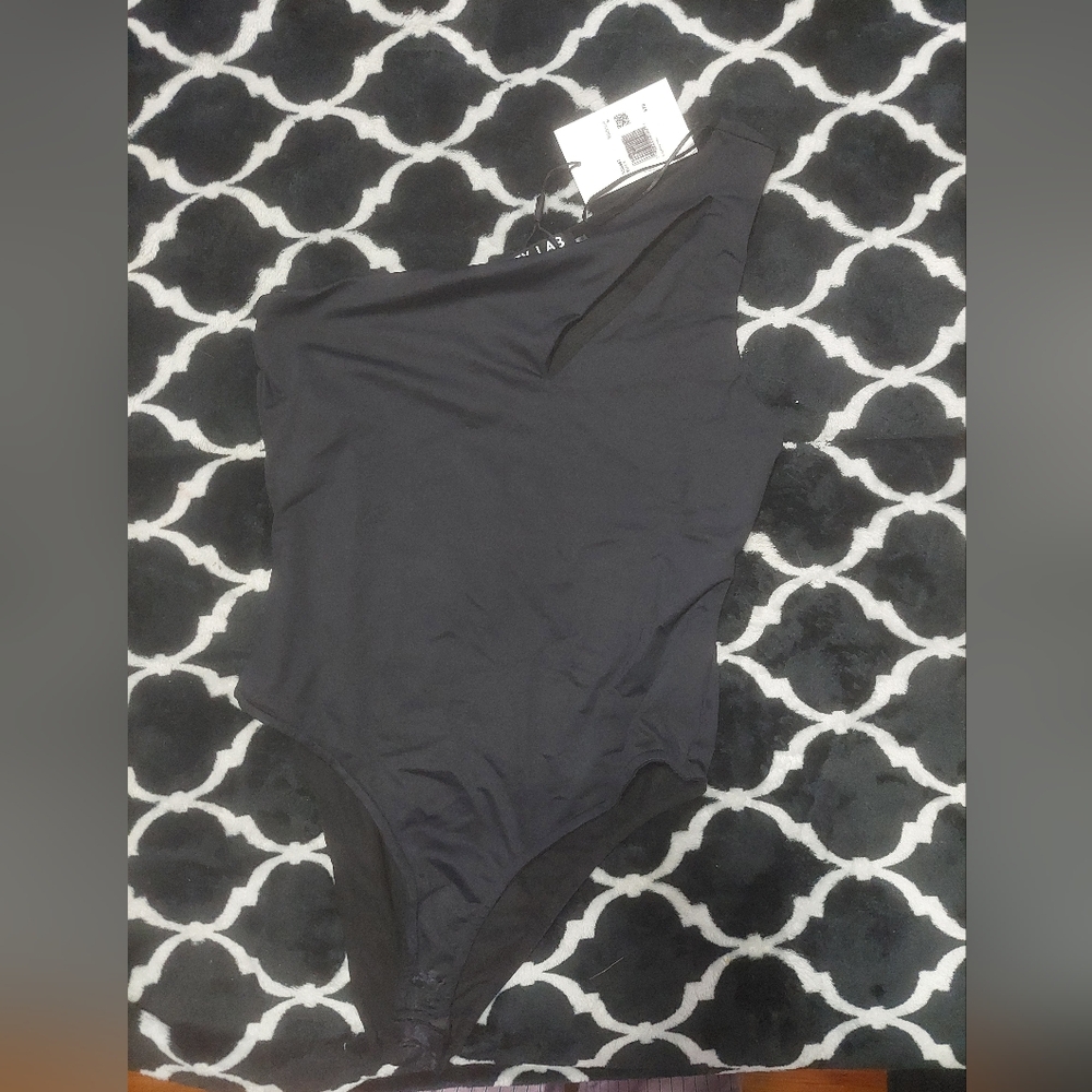Grey Lab Black One-Shoulder‎ bodysuit medium